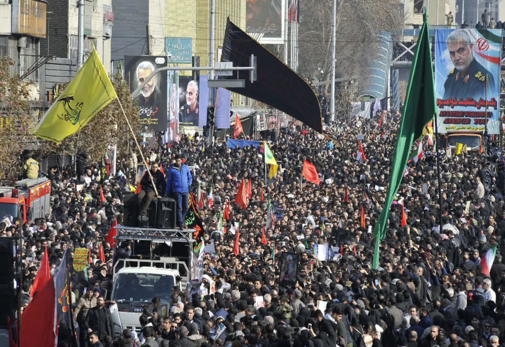 Adunare masivă la Teheran, pentru un ultim omagiu adus președintelui Ebrahim Raisi