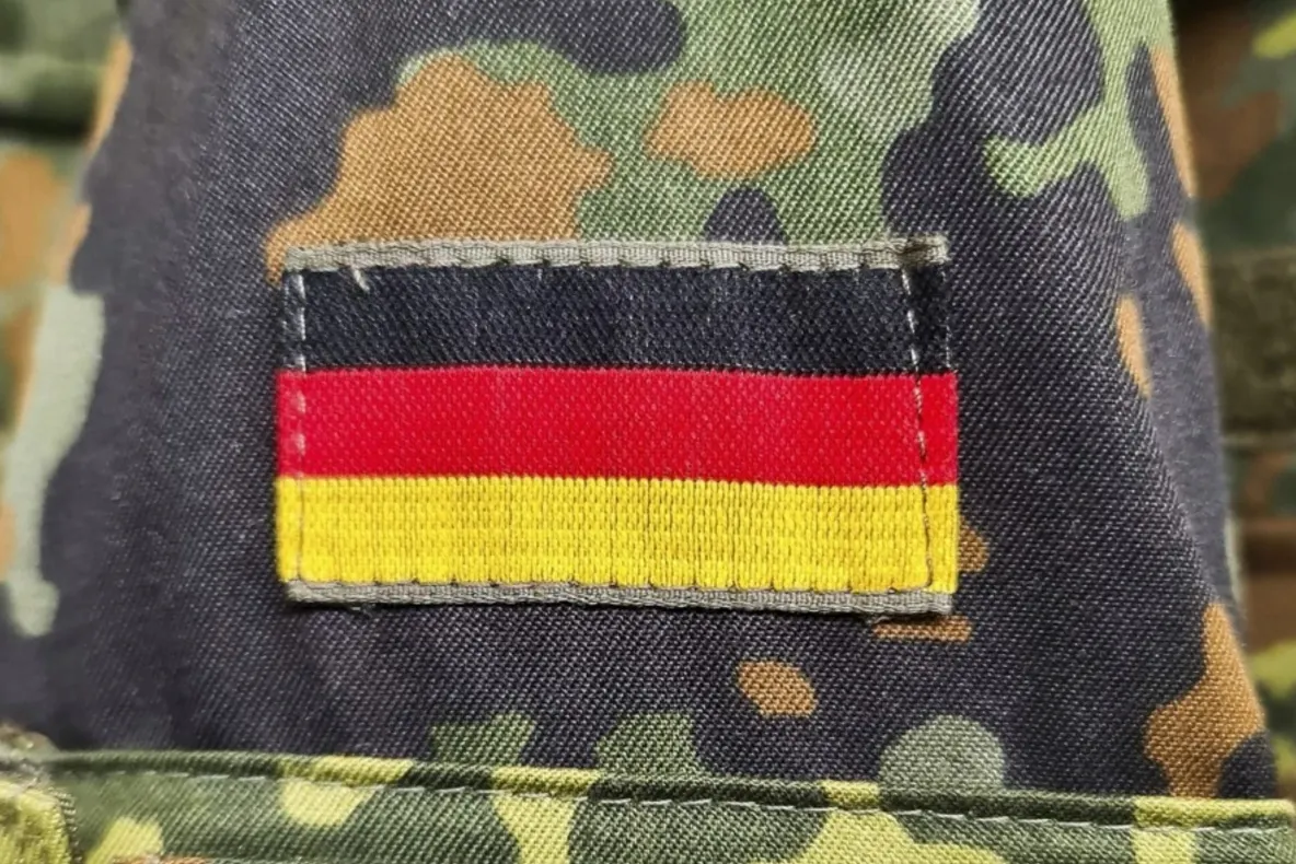 Europa își aduce din nou tinerii în armată. Ce pregătesc Franța, Germania și Italia