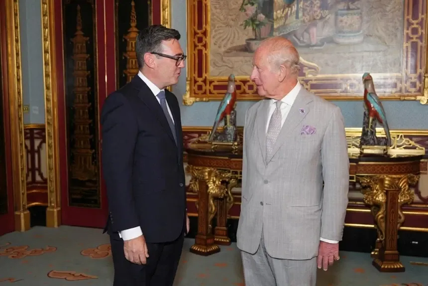 Andy Burnham, numit premier al Regatului Unit de regele Charles al III-lea. Noul lider laburist formează Guvernul 