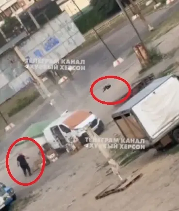 Civil urmărit de dronă/ Captură video 