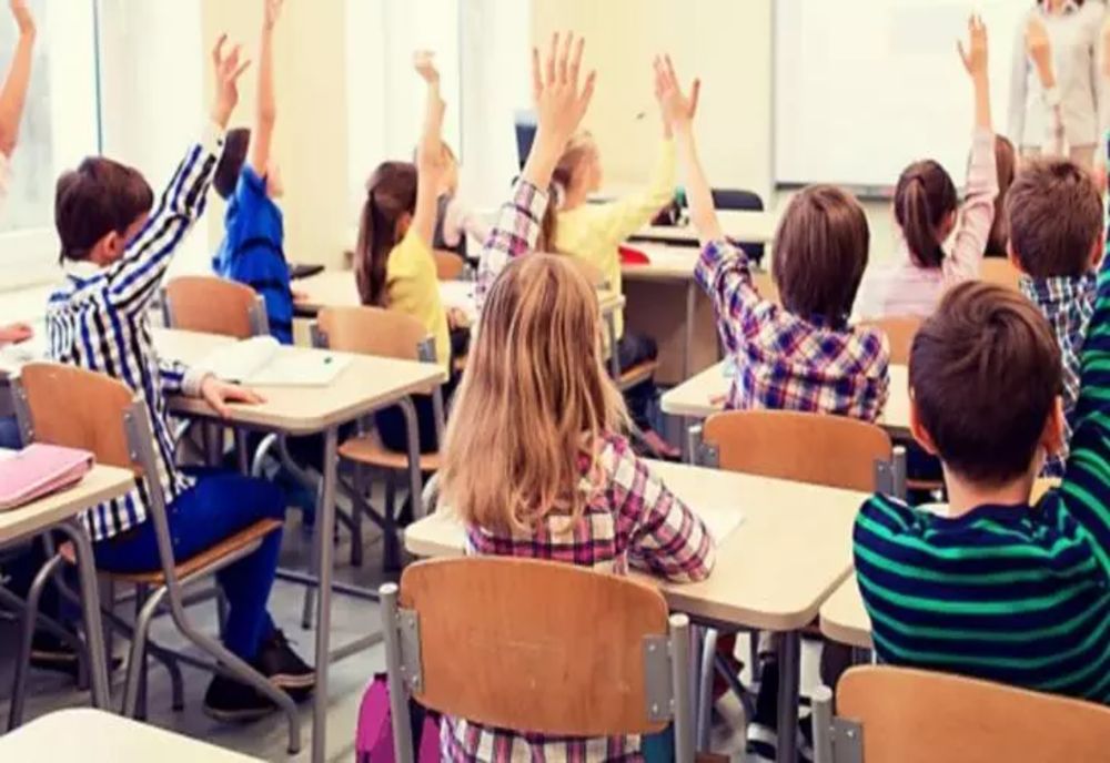 Ministerul Educației: Se reiau cursurile de marți, 28 noiembrie, în școlile și grădinițele închise din cauza ninsorilor