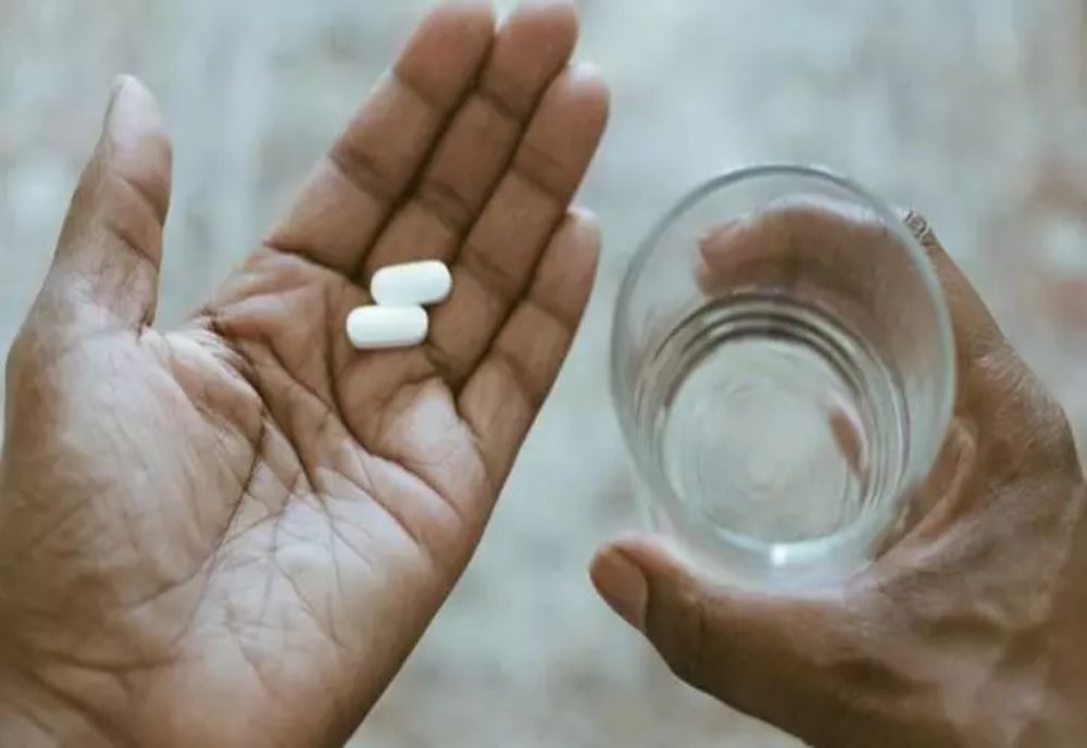 Românii vor putea cumpăra antibiotice FĂRĂ rețetă din farmacii. În ce condiții pot face asta