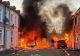 Coșmar în Belfast. Proteste violente împotriva migranților. Case incendiate, magazine devastate. O familie de români, salvată de poliție